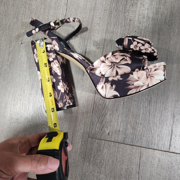 Express Floral Heels size 8 - Picture 10 of 10